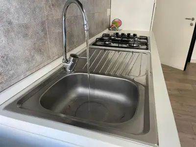 Cucina o angolo cottura di Guest - Comodo appartamento a pochi minuti dal mare!