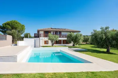 Piscina di Ollu e Stentu o nelle vicinanze