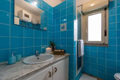 Bagno di Casa Cavour 2 via del mare IUN R1784