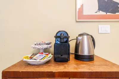Set per la preparazione di tè e caffè presso Appartamento luminoso di design in centro