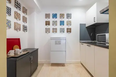 Cucina o angolo cottura di Appartamento luminoso di design in centro