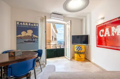 TV o dispositivi per l'intrattenimento presso Appartamento Cagliari centro con vista sul porto