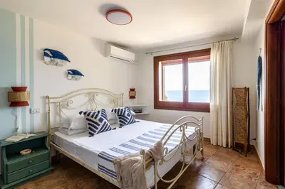Letto o letti in una camera di Villa Gemma Torre delle Stelle Coast with infinity pool panoramic terraces and garden