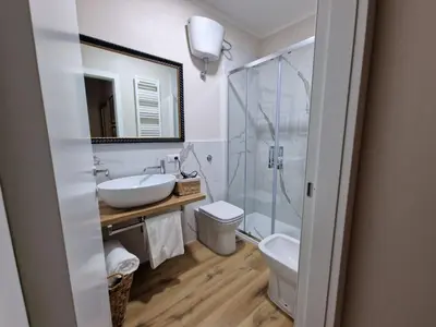 Bagno di Guest House Canalis 17