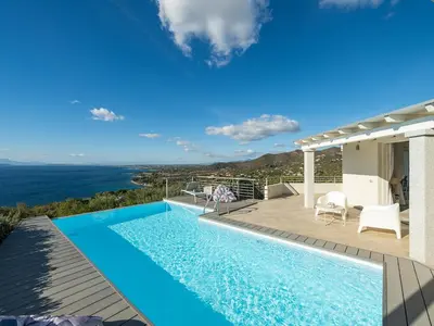 Piscina di Villa Serenity o nelle vicinanze