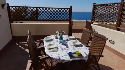 Vista generica sul mare o vista sul mare dall'interno della casa vacanze