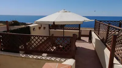 Vista generica sul mare o vista sul mare dall'interno della casa vacanze