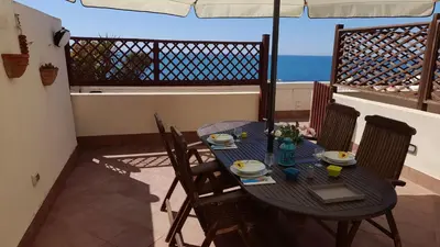 Vista generica sul mare o vista sul mare dall'interno della casa vacanze