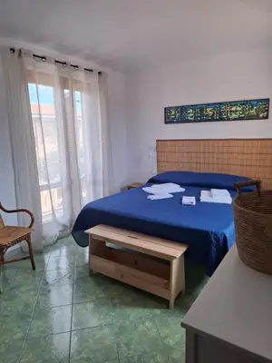 Letto o letti in una camera di Casa blu Arbatax con giardino e terrazza