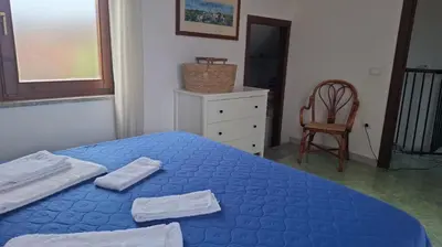 Letto o letti in una camera di Casa blu Arbatax con giardino e terrazza
