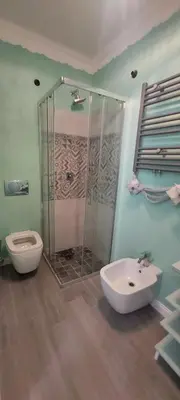 Bagno di Essential Guest Room