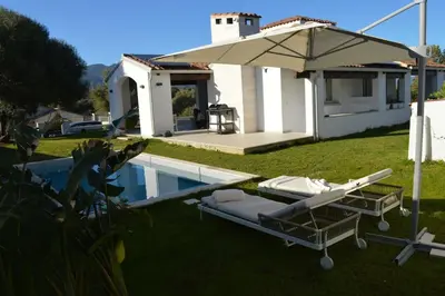 Piscina di Villa Ami o nelle vicinanze