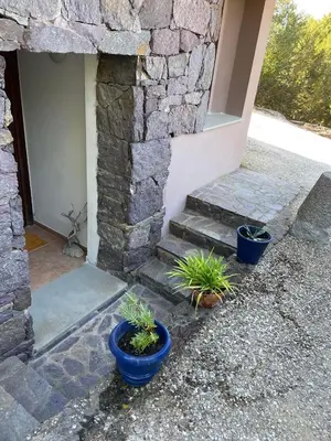 Giardino di Al mare nella natura selvaggia