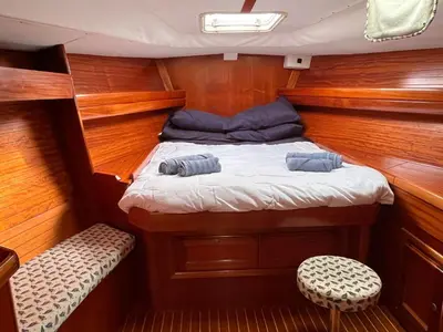 Letto o letti in una camera di blu