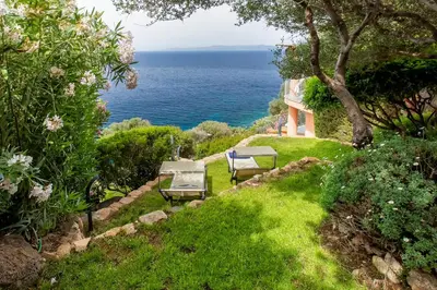 Paesaggio naturale nelle vicinanze della villa