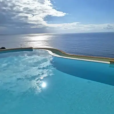 Villa Patty with infinity pool in front of the sea