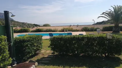 Piscina di Villa Agasi piscina e vista mare o nelle vicinanze