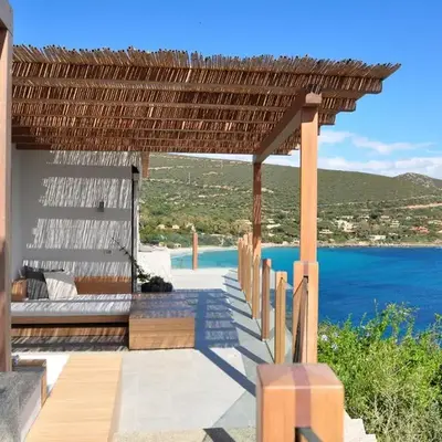 BeLocations - Villa and Beach On The Rocks