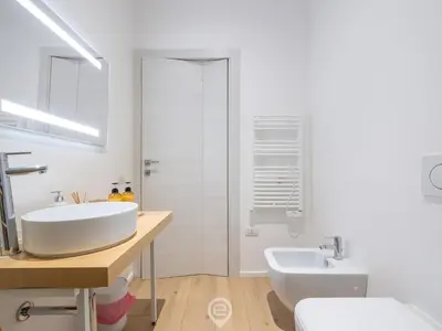 Bagno di White Dream Apartment