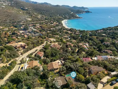Paesaggio naturale nelle vicinanze della villa