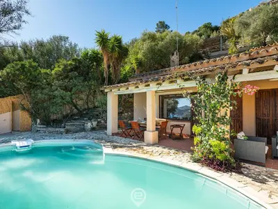 Piscina di Villa La Perla o nelle vicinanze