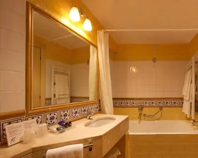 Bagno di Tranquil Lantana Resort Hotel and Apartments 1 Bedroom room apartment sleeps 5