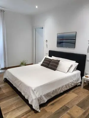 Letto o letti in una camera di Rose e fiori
