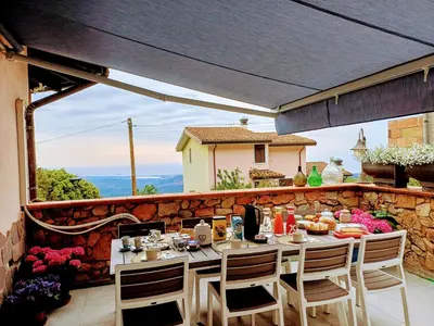 Vista generica sul mare o vista sul mare dall'interno del bed & breakfast