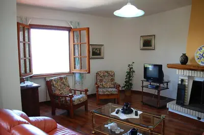 TV o dispositivi per l'intrattenimento presso Appartamento con terrazza vista mare a Maladroxia C51