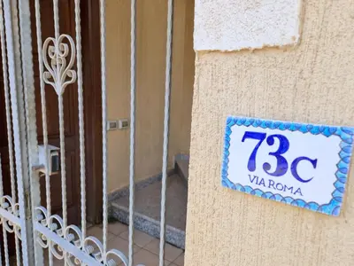 Certificato, attestato, insegna o altro documento esposto da Viola House