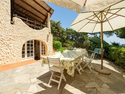 Patio o area all'aperto di Villa La Casetta del Mare by Interhome