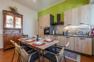 Cucina o angolo cottura di Elegante Villa Lu' centro Città a 10 minuti dal mare