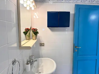 Bagno di Blue shutters by the beach, Access to private beach