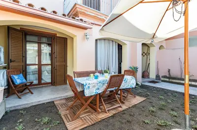 Patio o area all'aperto di GuestHost - Sa Domo d' Amare - Comely Apartment with Parking!