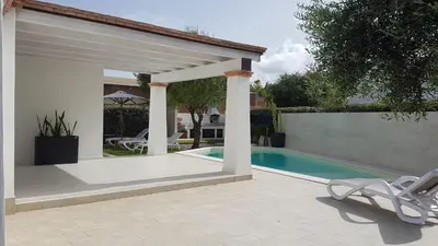 Piscina di VILLA ILARIA con piscina privata a 350 mt spiaggia di sabbia o nelle vicinanze