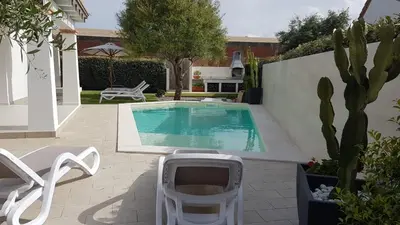 Piscina di VILLA ILARIA con piscina privata a 350 mt spiaggia di sabbia o nelle vicinanze