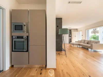 Cucina o angolo cottura di Golden Dunes Villa - Garden Retreat