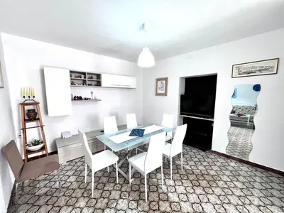 Cucina o angolo cottura di Casa GIOIA nel cuore di Carloforte; Wifi e AC
