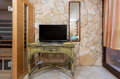 TV o dispositivi per l'intrattenimento presso GuestHost - Stunning Villa Paola with Swimming Pool & Terrace!
