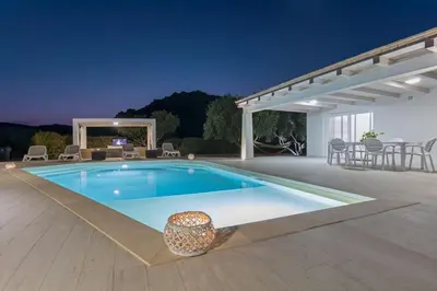 Piscina di 350 mt spiaggia villa claudia con piscina privata o nelle vicinanze