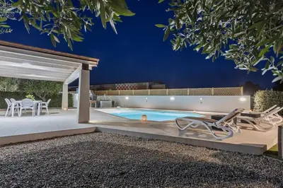 Piscina di 350 mt spiaggia villa claudia con piscina privata o nelle vicinanze