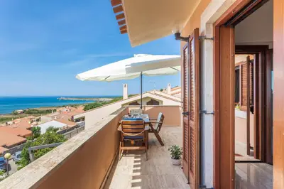 Vista generica sul mare o vista sul mare dall'interno dell'appartamento