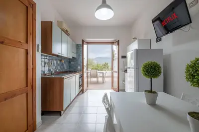 Cucina o angolo cottura di Design Villetta by Propertize