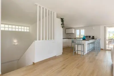 Cucina o angolo cottura di Villa Angelina con piscina e giardino privato a pochi passi dalla Spiaggia di Campus