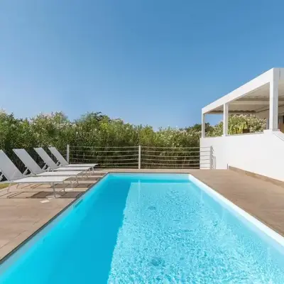 Villa Angelina con piscina e giardino privato a pochi passi dalla Spiaggia di Campus
