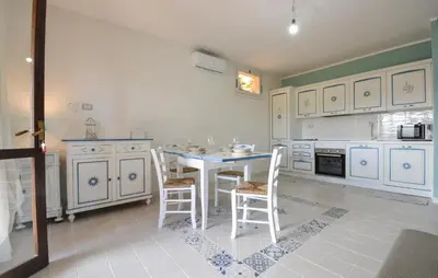 Cucina o angolo cottura di 1 Bedroom Beautiful Home In Arbus