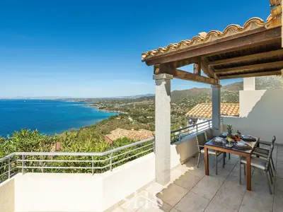 Paesaggio naturale nelle vicinanze della villa