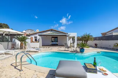 Piscina di Villa Sole o nelle vicinanze