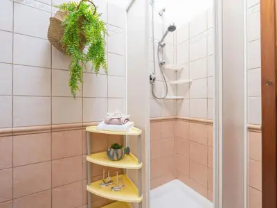 Bagno di Holiday Home Rosy by Interhome