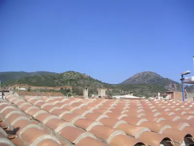 Vista generica sulle montagne o vista sulle montagne dall'interno della casa vacanze